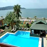 Ceren فندق